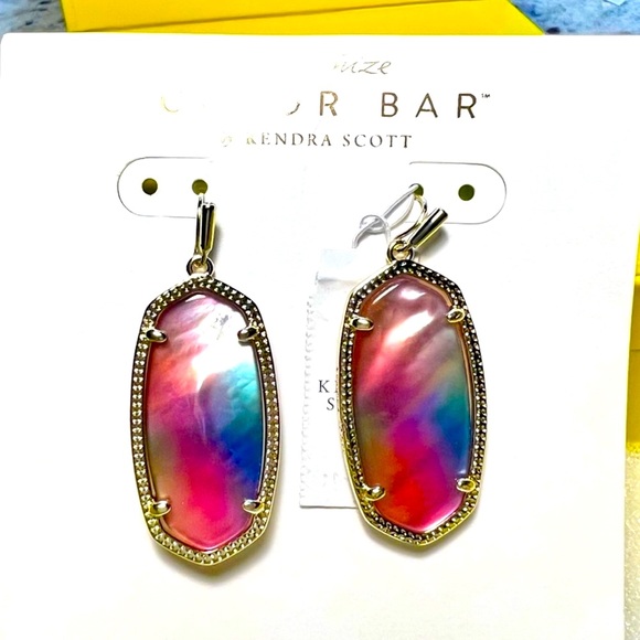 Kendra Scott Jewelry - NWT Kendra Scott Elle Earrings Watercolor Pearl & Yellow Gold Best Stones W😊W!